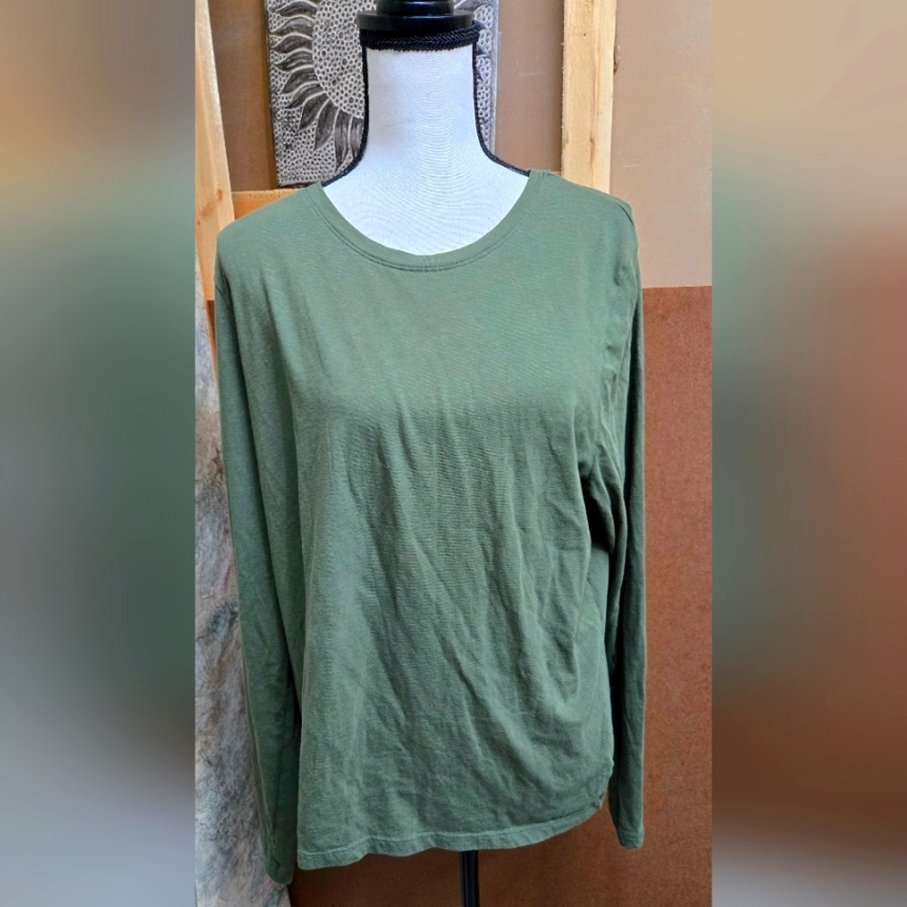 Nwot Time&Tru size XXL green long sleeve t-shirt. Nice basic for your closet.